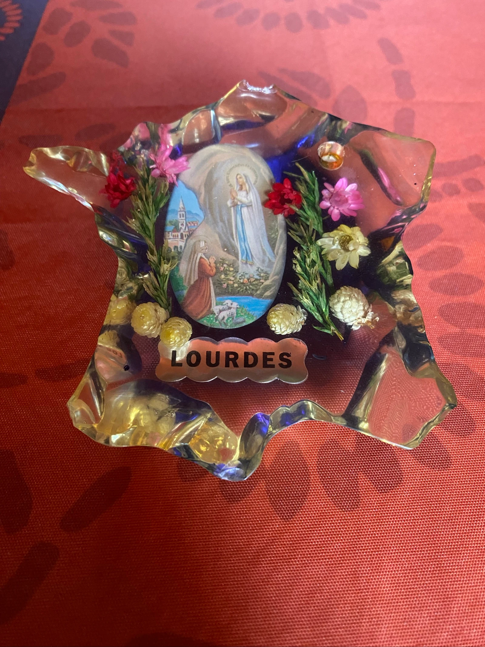 Décoration support pour stylos de Lourdes